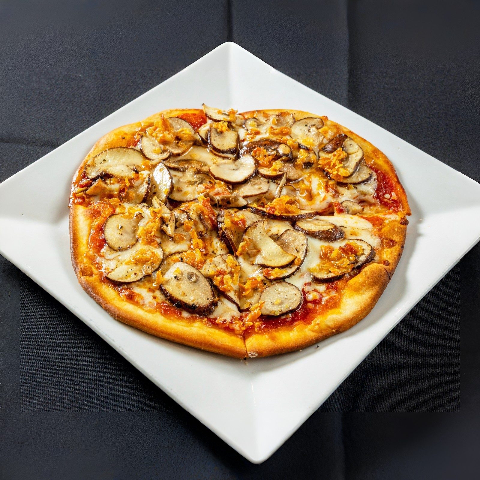 Al Funghi Pizza.